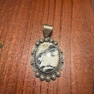 BETTA LEE Native American Navajo Elegant .925 white buffalo